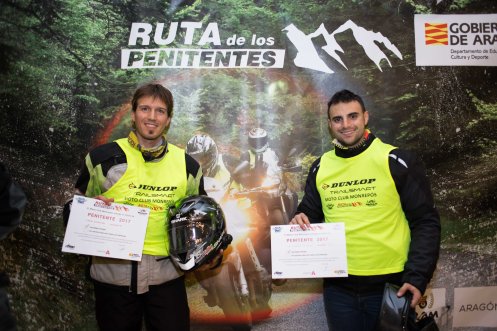 Andres y Hector diploma