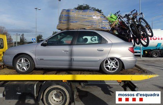 Exceso peso coche-mossos